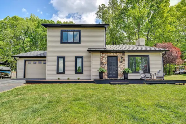 150 Indian Pointe Dr, Hardy, VA 24101