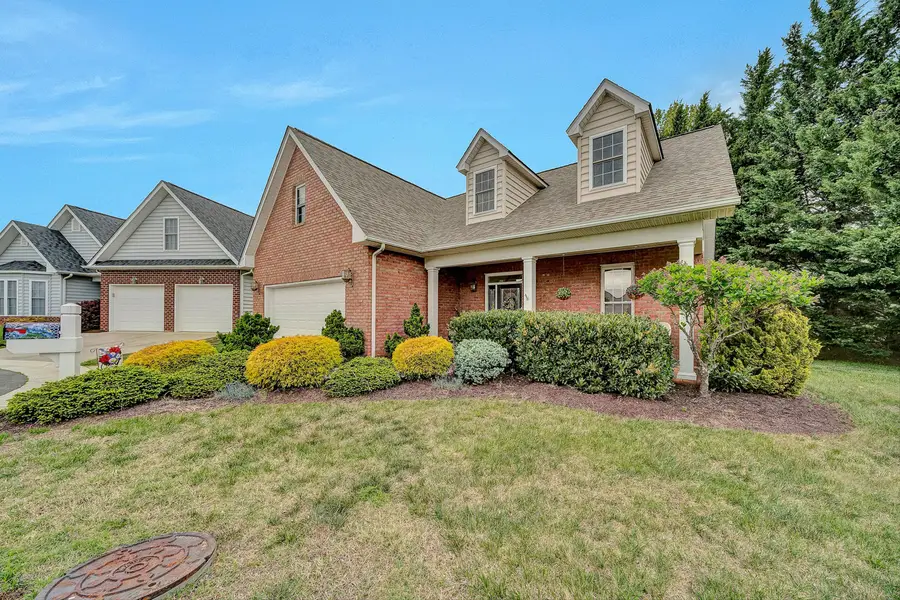 2310 Green Knoll Ln, Vinton, VA 24179 - #2