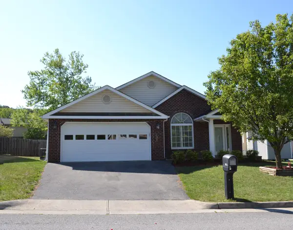 4305 Faircrest Ln, Roanoke, VA 24018