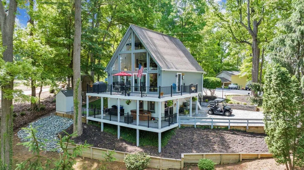 890 Long Island Dr, Moneta, VA 24121 - #1