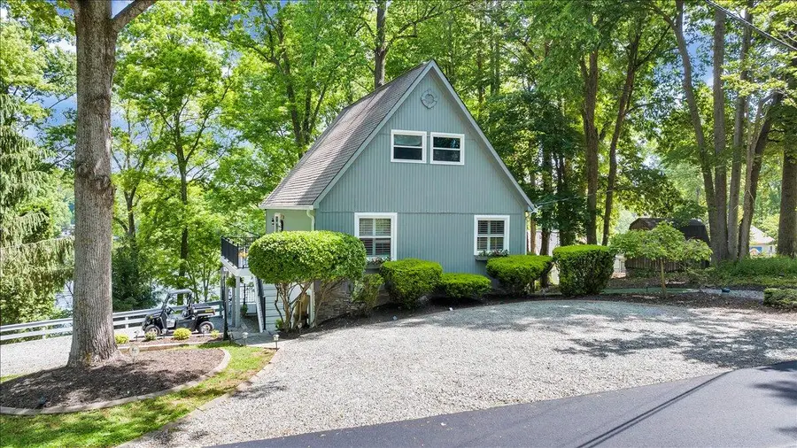 890 Long Island Dr, Moneta, VA 24121 - #2