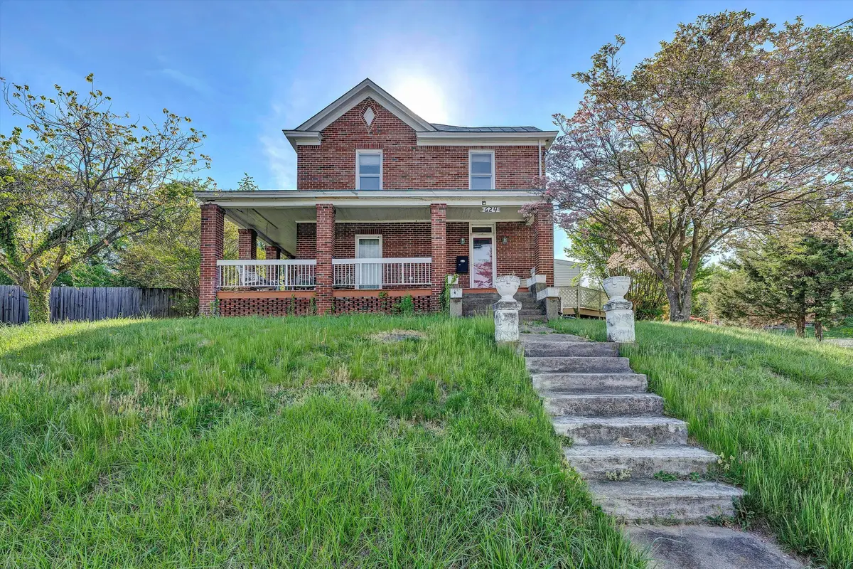 624 S Maple St, Vinton, VA 24179 - #1