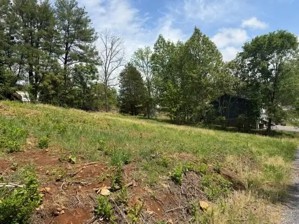 1814 Hardy Rd, Vinton, VA 24179