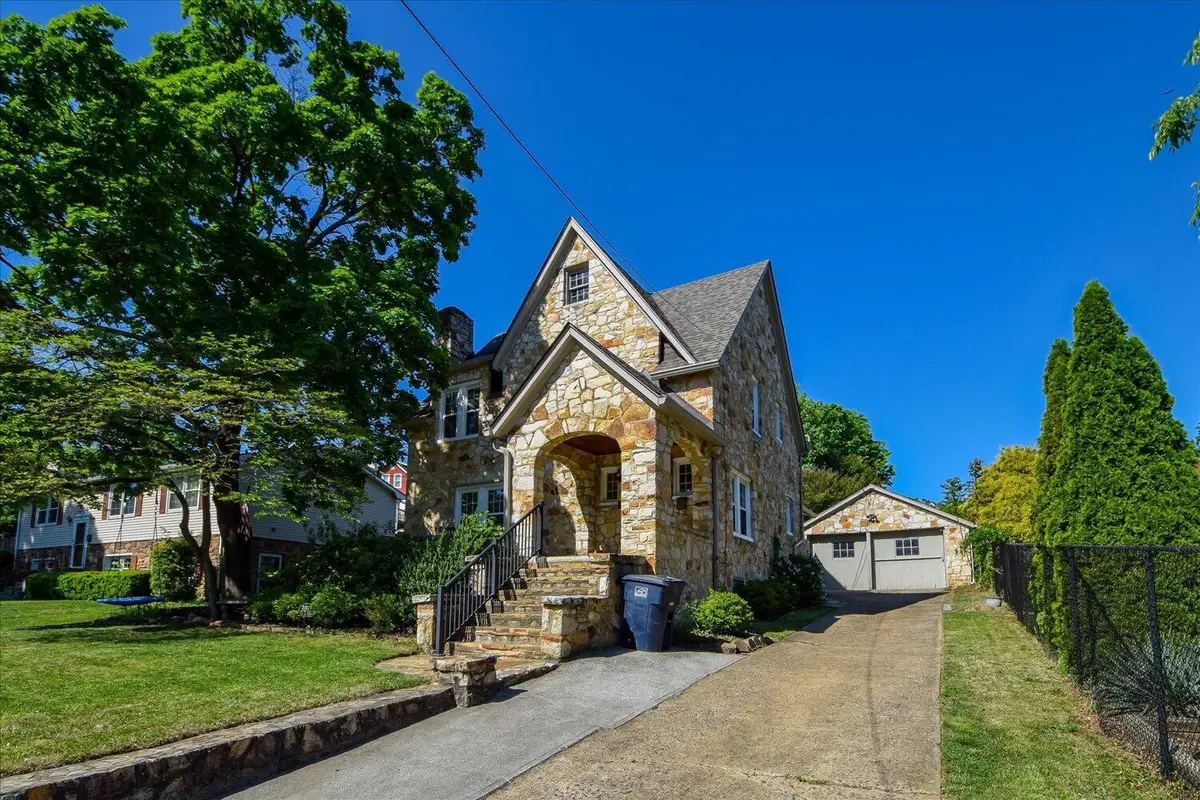 3017 Woodlawn Ave Sw, Roanoke, VA 24015 - #1