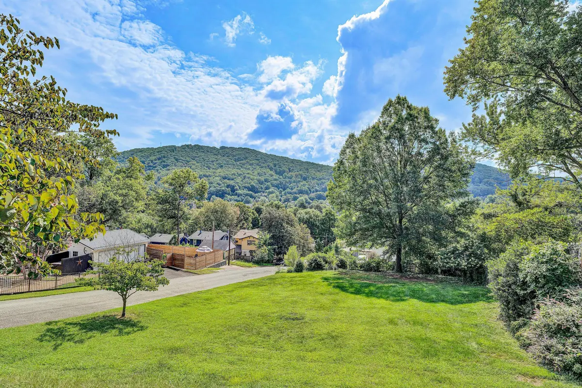 2402 Wycliffe Ave Sw, Roanoke, VA 24014 - #1