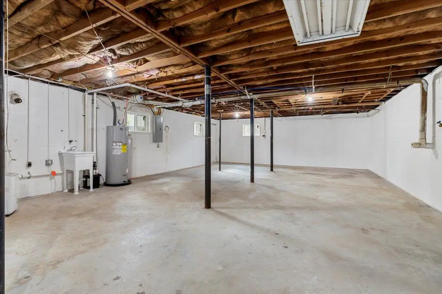 2305 Elmwood St, Radford, VA 24141 - #3