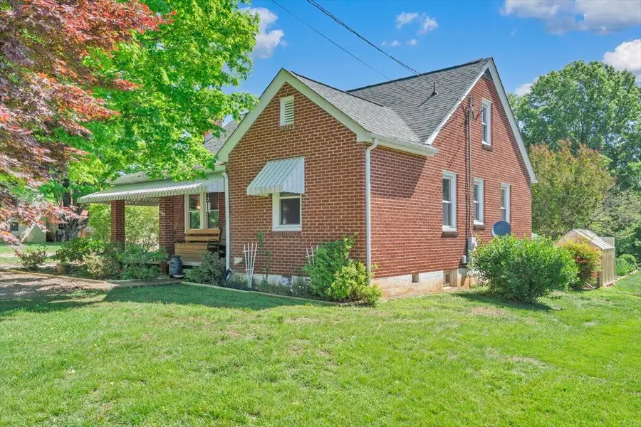 703 Vine St, Bedford, VA 24523 - #2