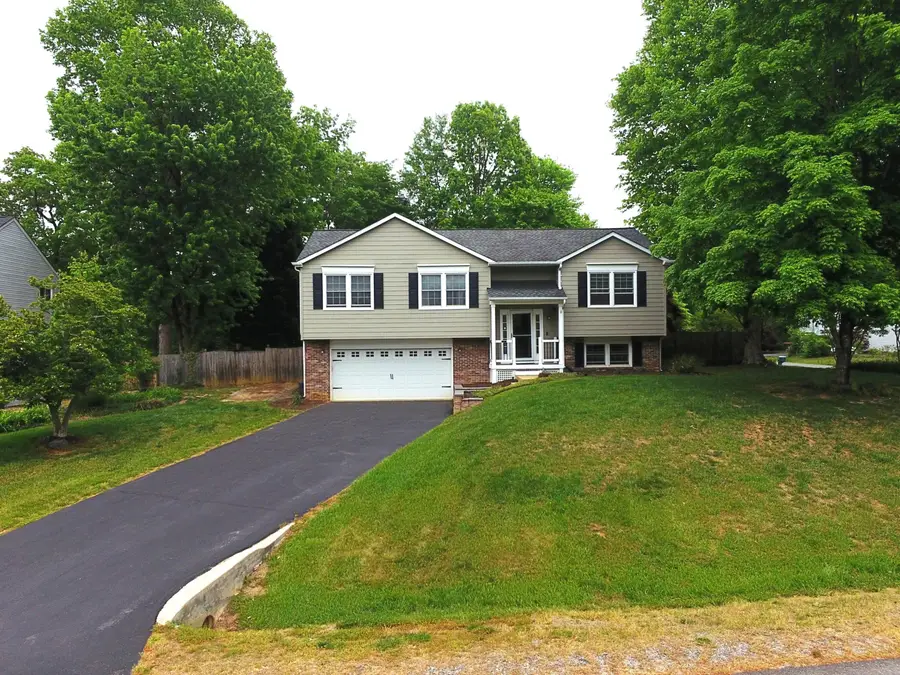 74 Clarion Dr, George Washington, VA 22405 - #2