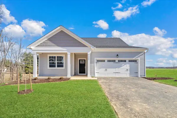 7380 King's Pointe Dr, Fairlawn, VA 24141