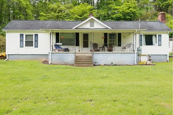 6292 Back Creek Rd, Boones Mill, VA 24065