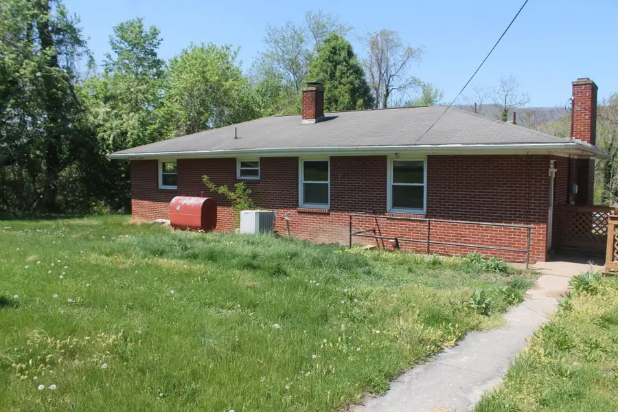 1305 Donovan St, Selma, VA 24474 - #3