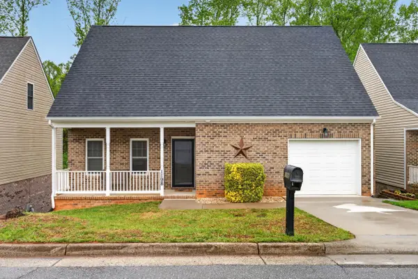 1198 Crest Ridge Dr, Bedford, VA 24523