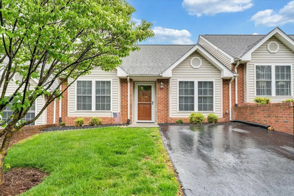 322 Cypress St, Salem, VA 24153 - #1