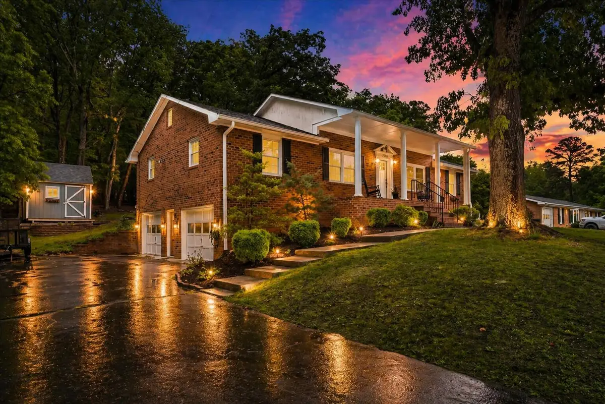2030 Surrey Ln Ne, Roanoke, VA 24012 - #1