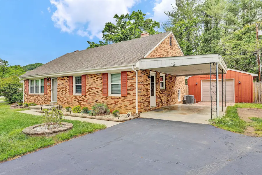 3166 Galloway Dr, Roanoke, VA 24018 - #2