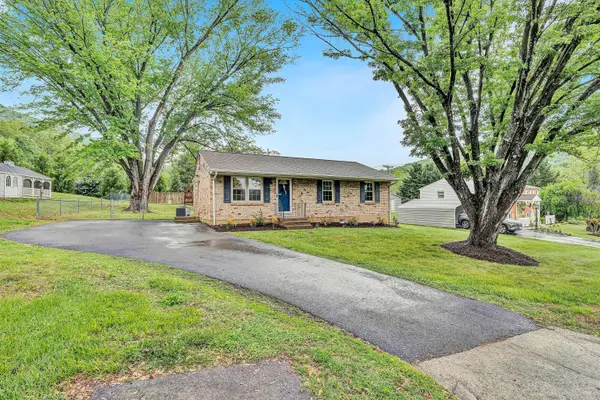 52 Hillview Dr, Roanoke, VA 24019