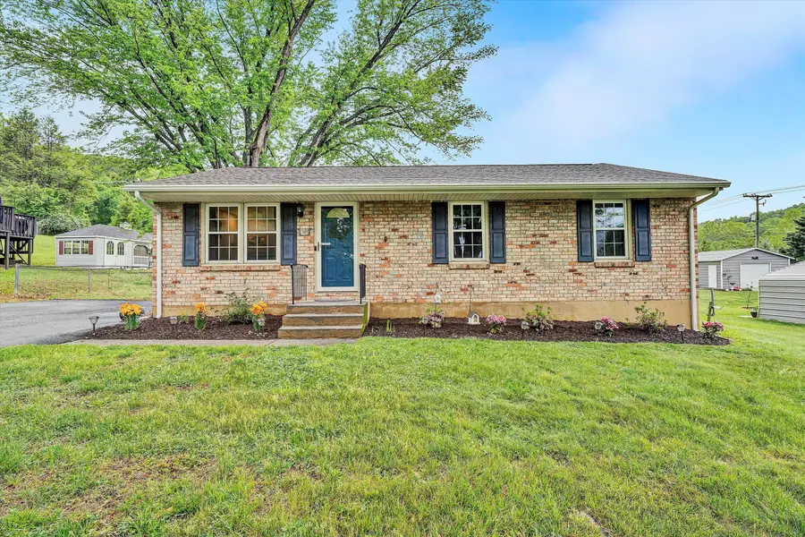 52 Hillview Dr, Roanoke, VA 24019 - #2