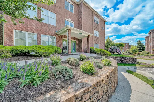 3050 Mcvitty Forest Dr #APT 106, Roanoke, VA 24018