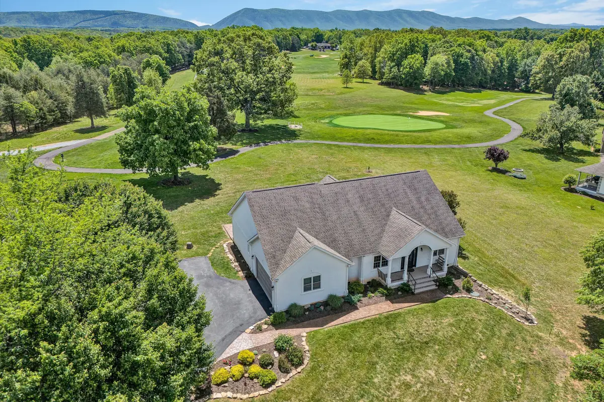 104 Pointe O Woods Dr, Huddleston, VA 24104 - #1