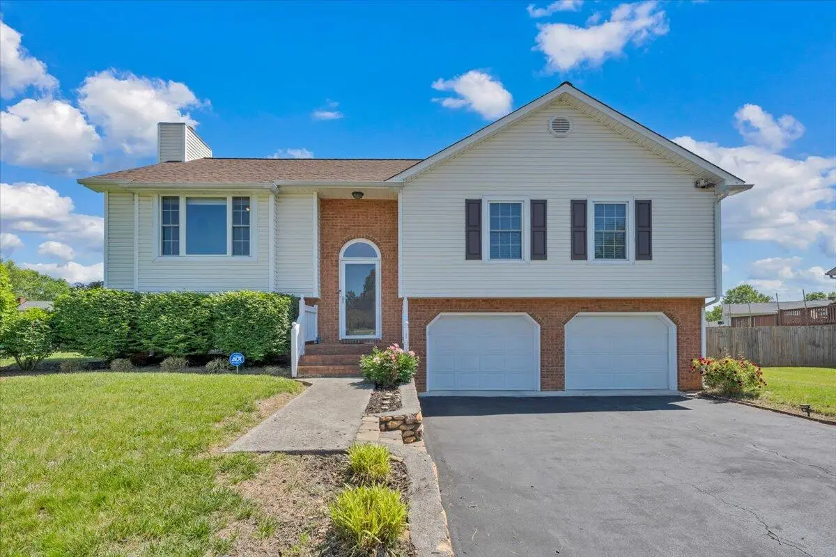 1010 Barrens Village Ln, Roanoke, VA 24019 - #1