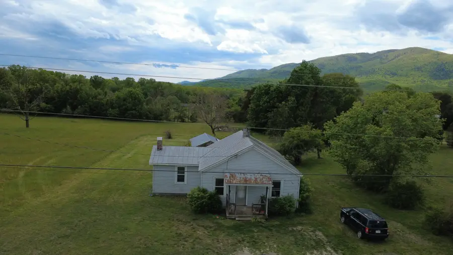 702 Alleghany Ave, Clifton Forge, VA 24422 - #2