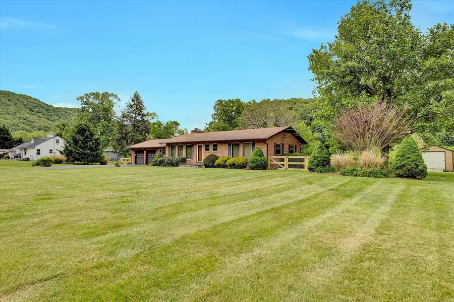 2015 Evergreen Rd, Covington, VA 24426 - #2