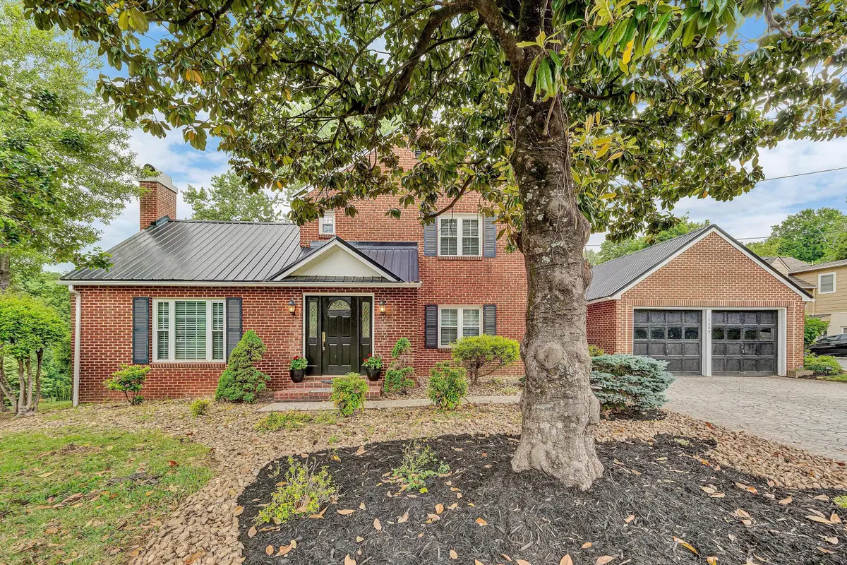 3289 Avenham Ave Sw, Roanoke, VA 24014 - #1