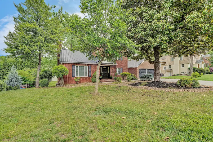3289 Avenham Ave Sw, Roanoke, VA 24014 - #3