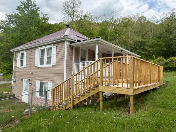 1527 N Princeton Dr, Covington, VA 24426