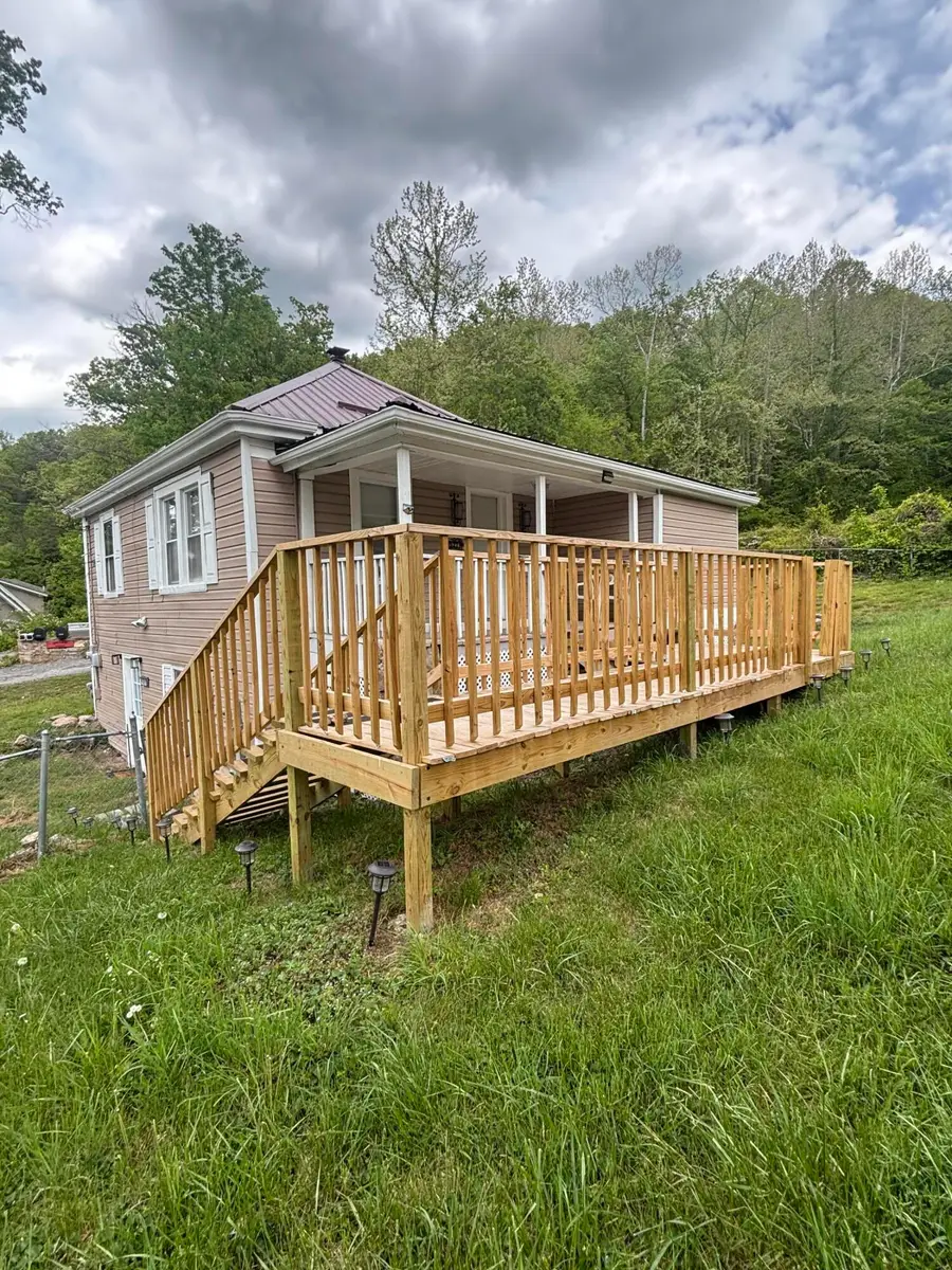 1527 N Princeton Dr, Covington, VA 24426 - #3