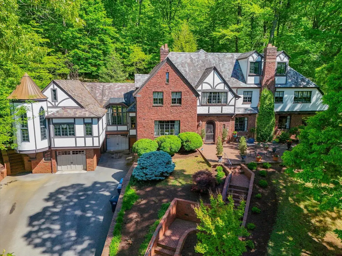 2412 Robin Hood Rd Se, Roanoke, VA 24014 - #1