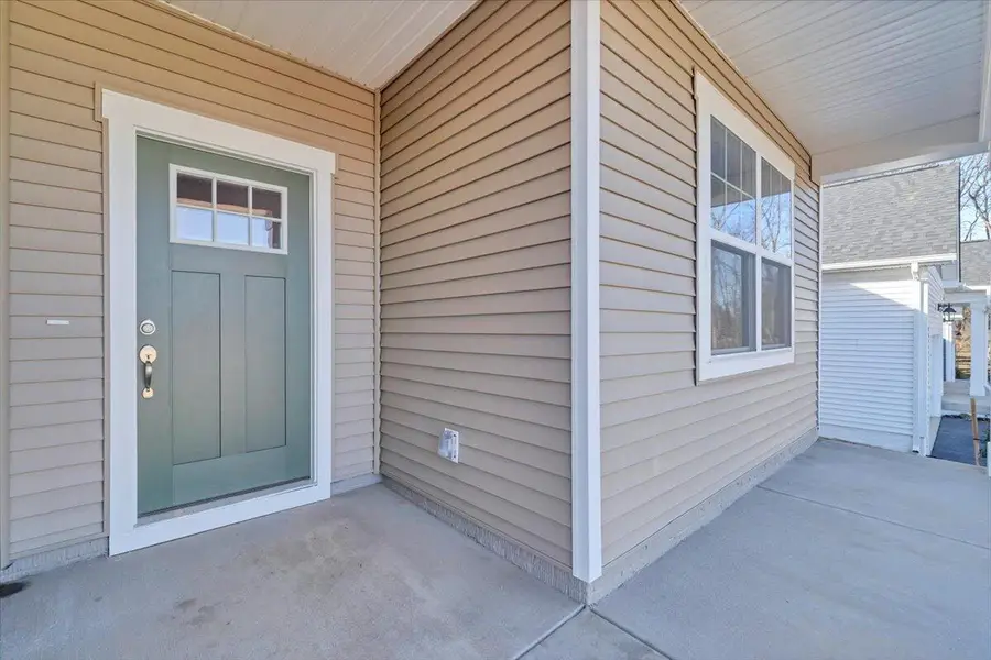 7401 King's Pointe Dr, Radford, VA 24141 - #3