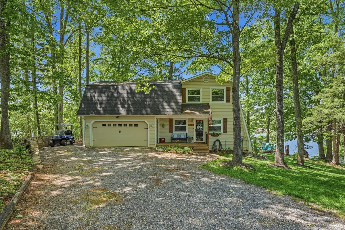 497 Long Island Dr, Moneta, VA 24121 - #1