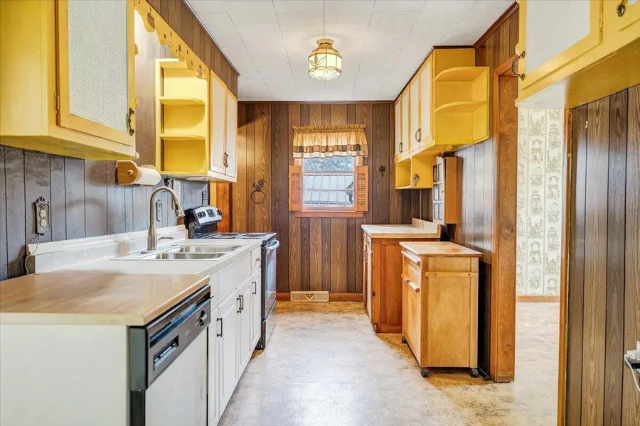 93 Forest Ave, New Castle, VA 24127 - #2
