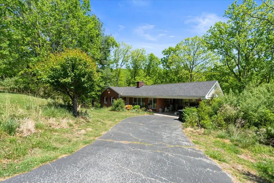 6671 Suncrest Dr, Roanoke, VA 24014 - #2