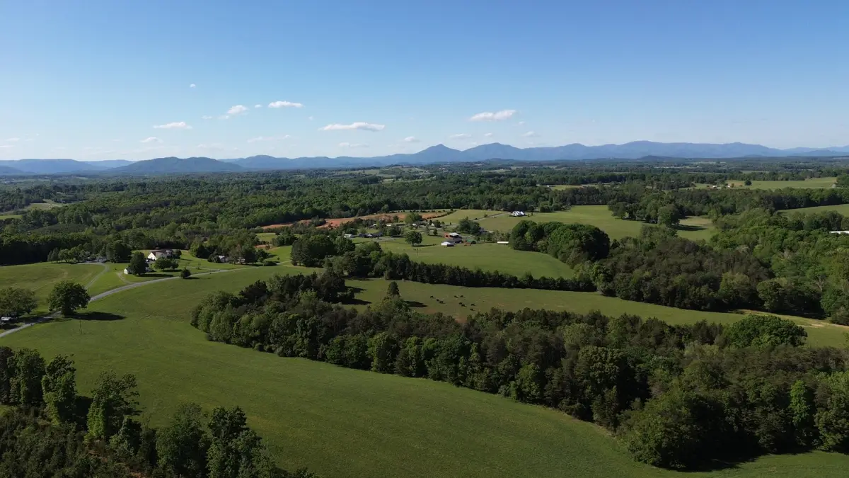 2556 Rock Cliff Rd, Bedford, VA 24523 - #1