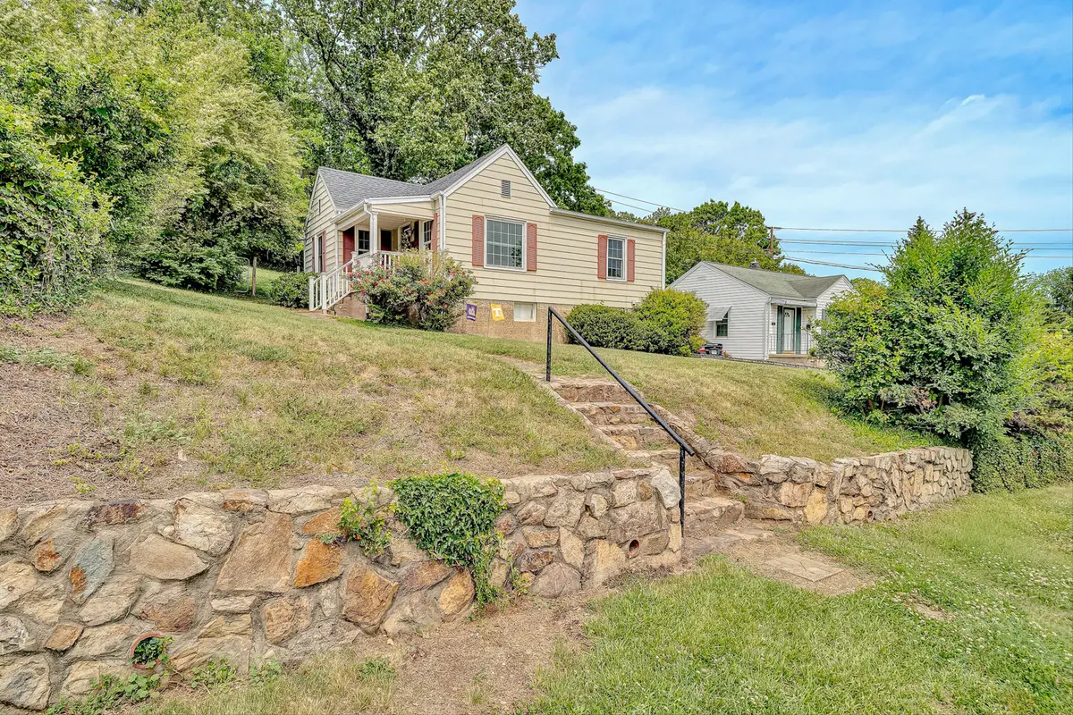 725 Windsor Ave Sw, Roanoke, VA 24015 - #1