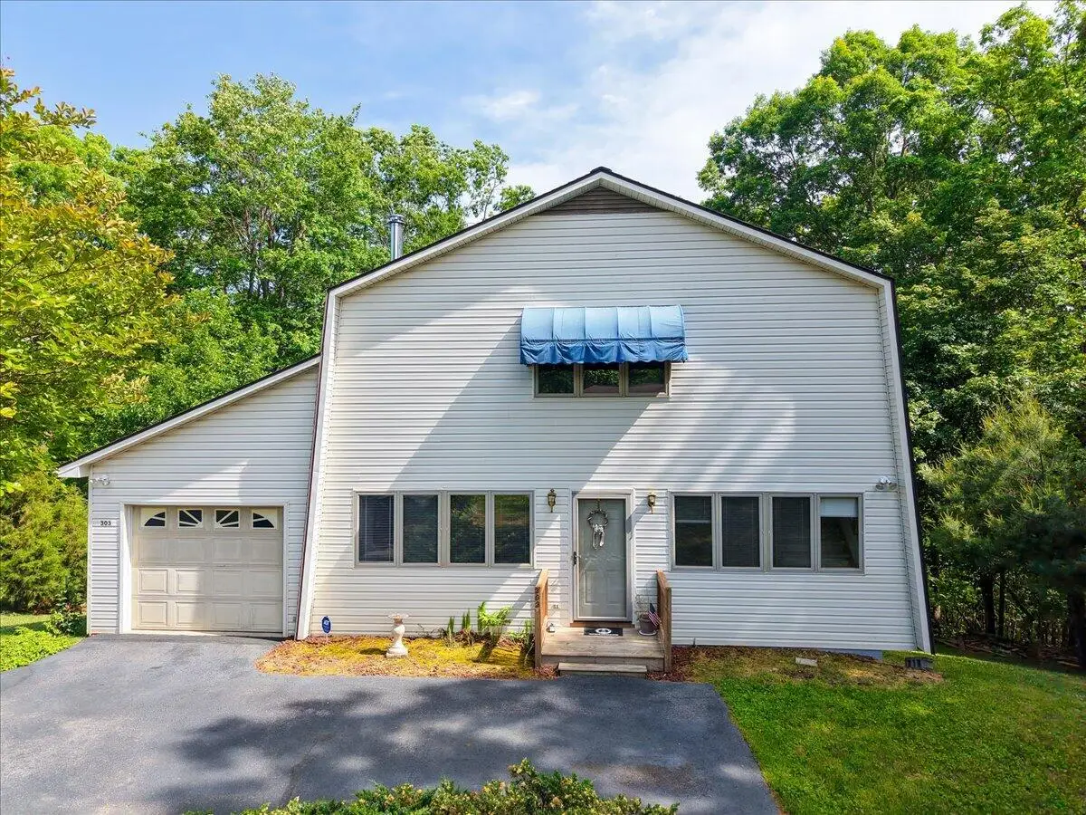 303 Oak Ridge Dr, Bassett, VA 24055 - #1