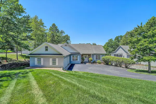 387 Channelview Dr, Moneta, VA 24121