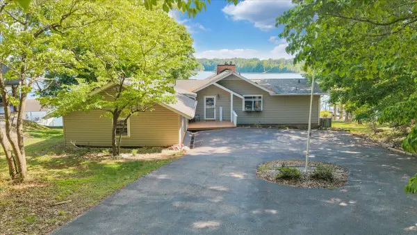 216 Pine Knob Cir, Moneta, VA 24121