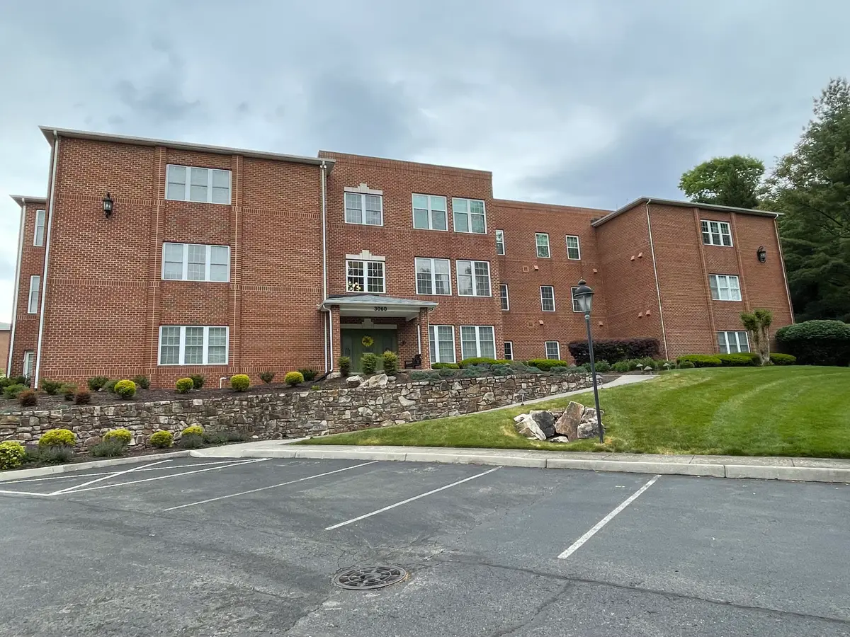 3060 Mcvitty Forest Dr #211, Roanoke, VA 24018 - #1