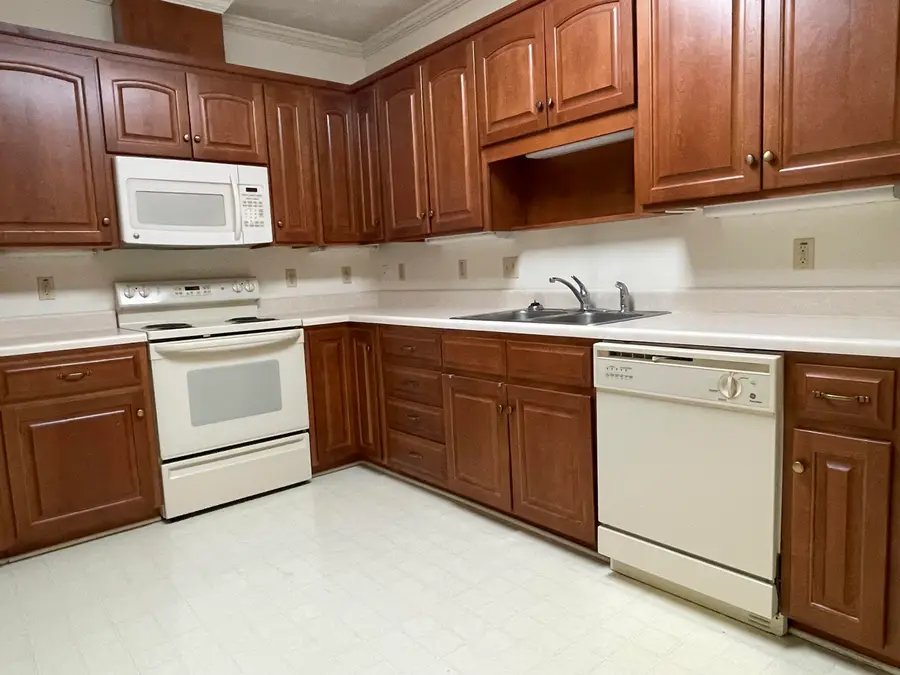 3060 Mcvitty Forest Dr #211, Roanoke, VA 24018 - #2