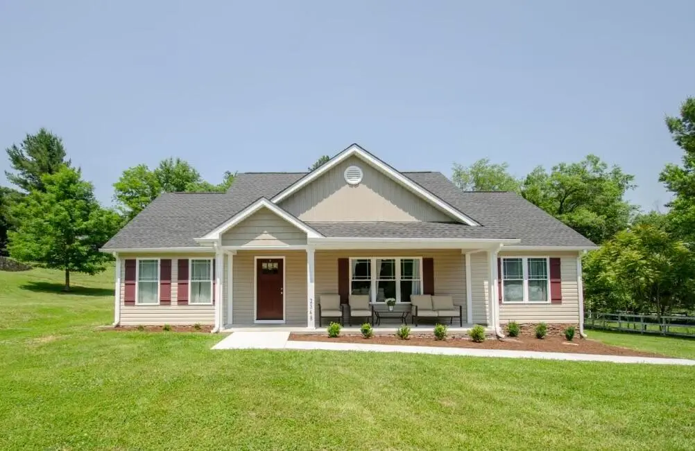 2348 E Ruritan Rd, Roanoke, VA 24012 - #1