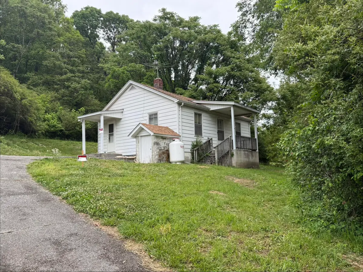 111 Spring Hollow Rd, Troutville, VA 24175 - #1