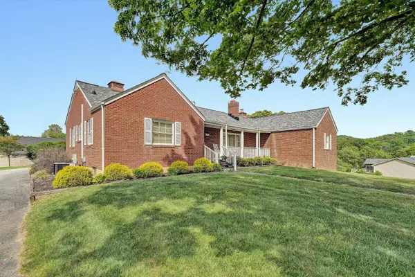 5040 Pleasant Hill Dr, Roanoke, VA 24018