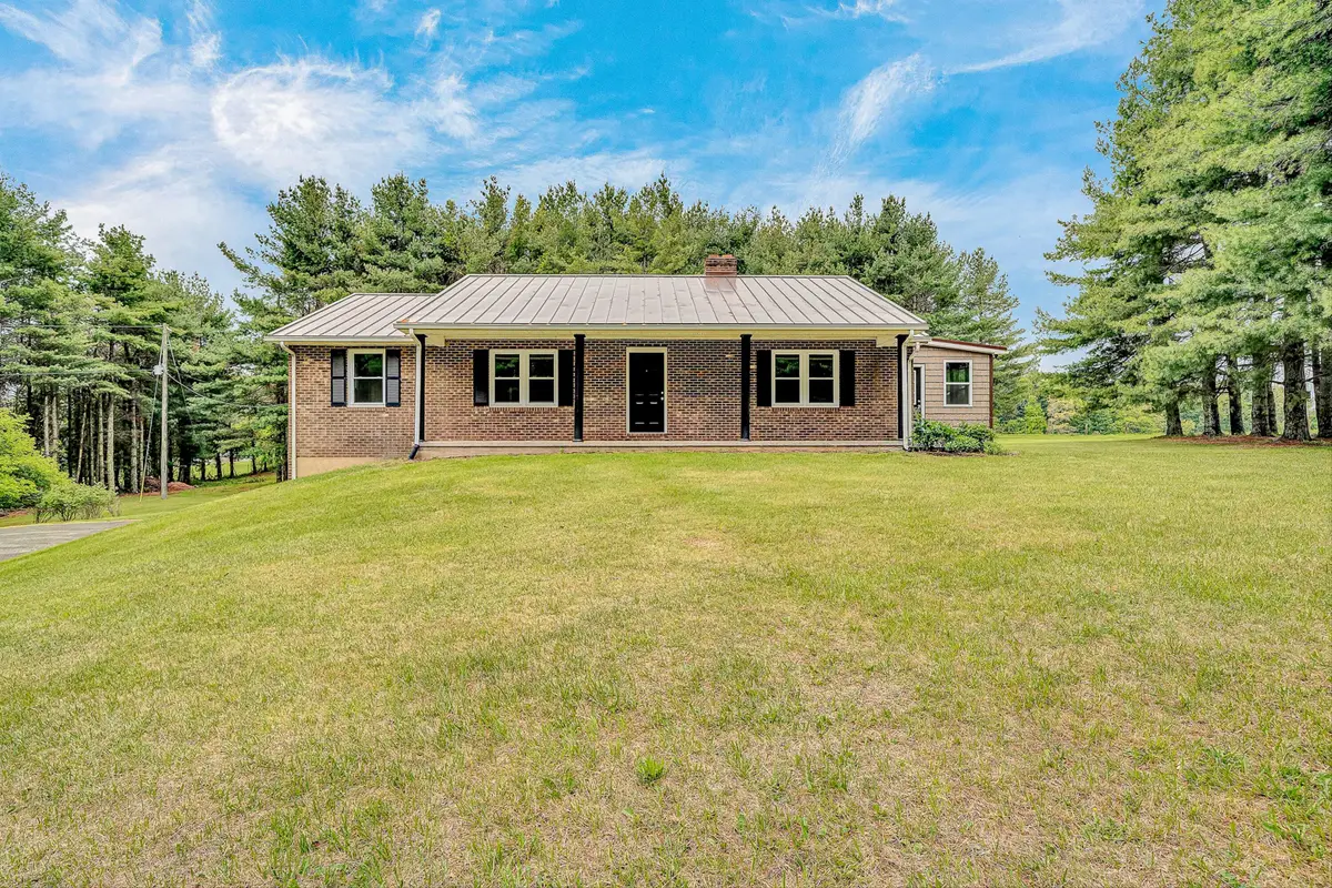 698 Hummingbird Ln Se, Copper Hill, VA 24079 - #1