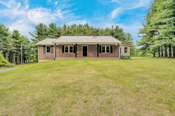 698 Hummingbird Ln Se, Copper Hill, VA 24079