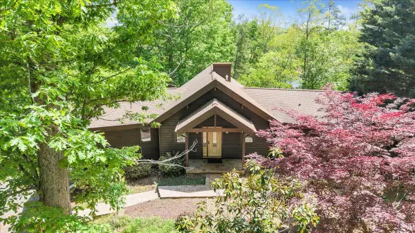 1042 Runaway Bay Rd, Lynch Station, VA 24571