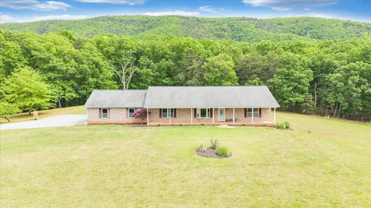 268 Sweetwater Bay Dr, Penhook, VA 24137 - #1
