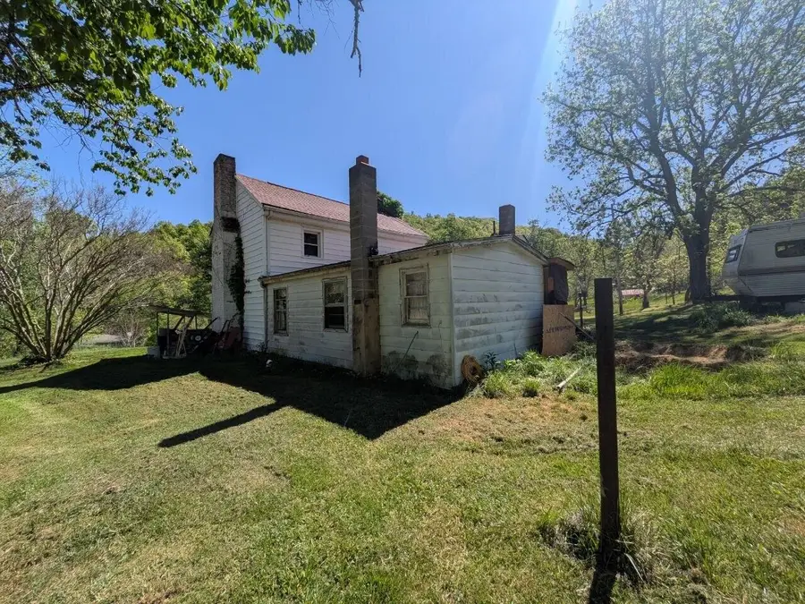 472 Hogan Hollow Rd, Troutville, VA 24175 - #2